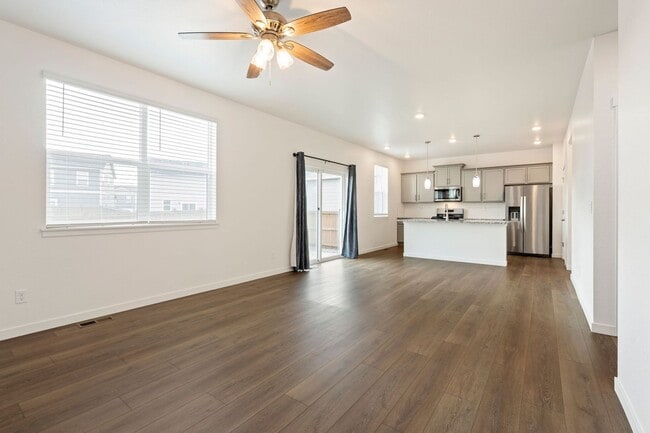 Building Photo - Ideally Located Modern 4-Bedroom Home