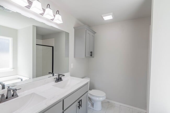 Building Photo - 3 Bed | 2 Bath in Broken Arrow!