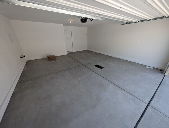 Building Photo - 3509 Golden Chariot Ave