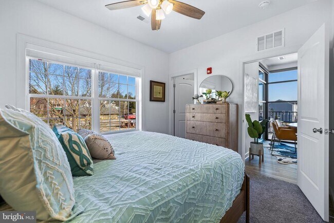 Building Photo - 170 Cambridge Blvd