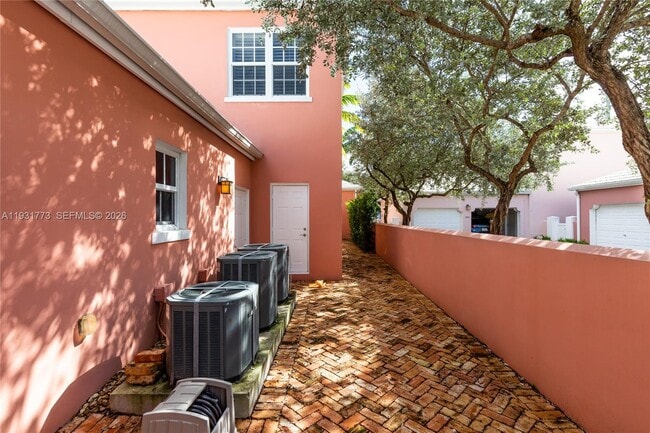 Building Photo - 510 Loretto Ave