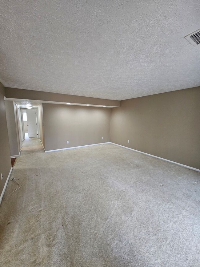 Building Photo - Beautiful 2 Bedroom Juniper Hills Condo For Rent