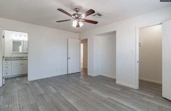 Building Photo - 1262 E Hermosa Dr