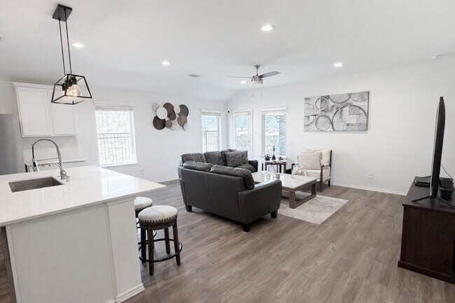 Building Photo - 3073 Emerald Ocean Dr