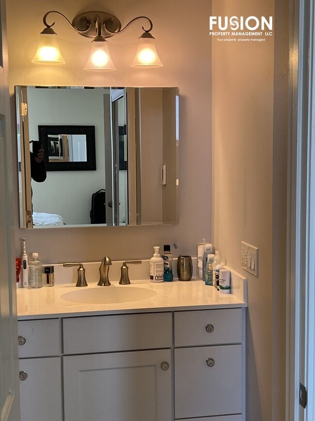 Building Photo - STUNNING LAKE VIEWS - Modern 2BR/2BA Corner Unit in The Vermont House