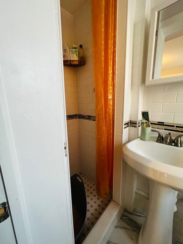 Building Photo - 21-13 25th Rd