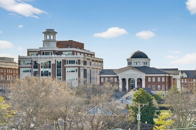 Building Photo - 1900 12th Ave S