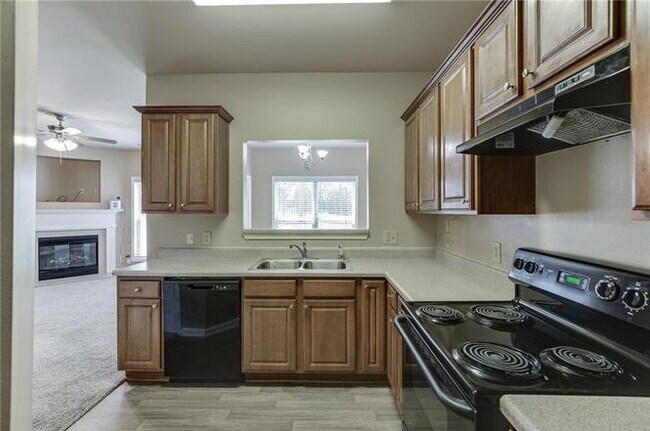 Building Photo - 314 Oakland Hills Way