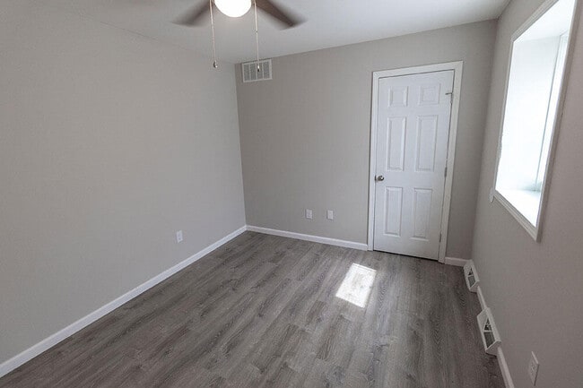 Building Photo - 6108 E St Charles Rd