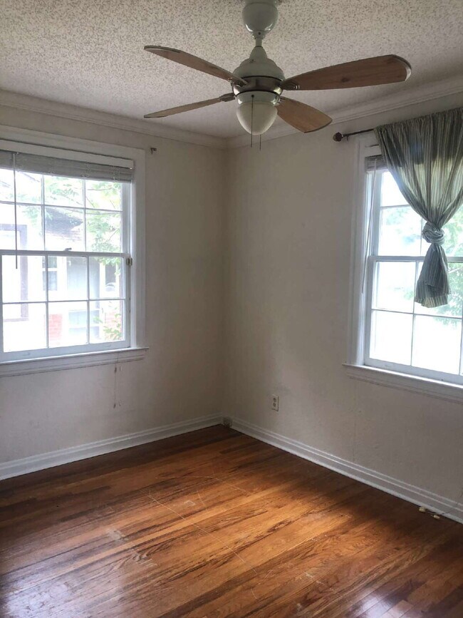 Building Photo - AVAILABLE MID-JUNE:  Charming 2-Bedroom Ho...