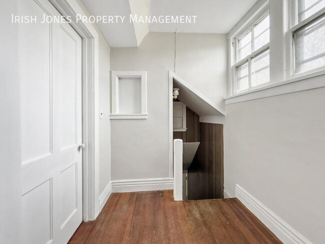 Building Photo - 270 Locust St