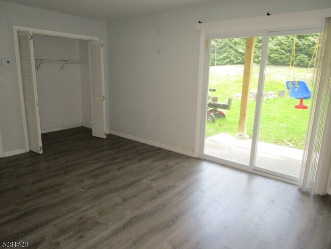 Building Photo - 359 Lake Shore S