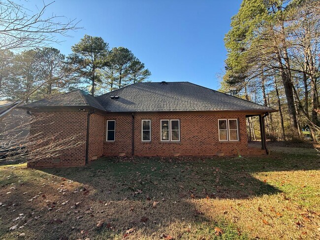 Building Photo - Charming 3BD, 2BA Raleigh Ranch-Style Home in a Quiet Neighborhood Near Crabtree Valley Mall, RDU...