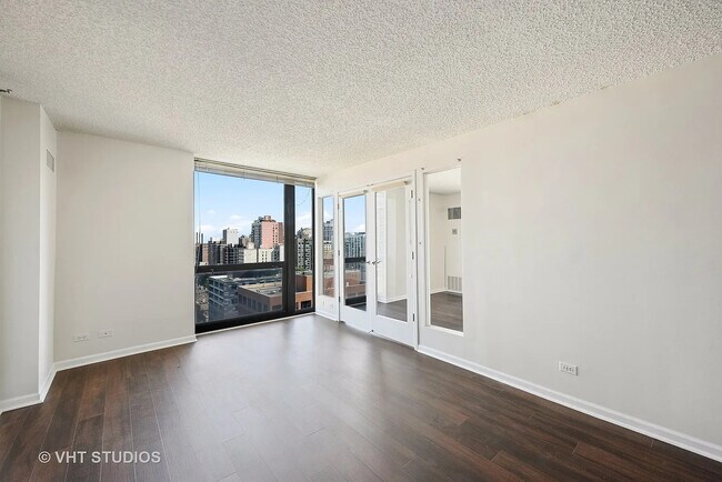 Building Photo - 1122 N Clark St