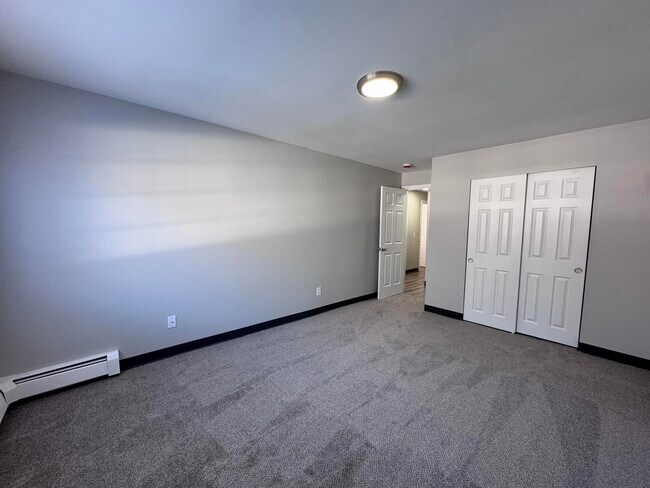 Building Photo - 379 Huse Rd