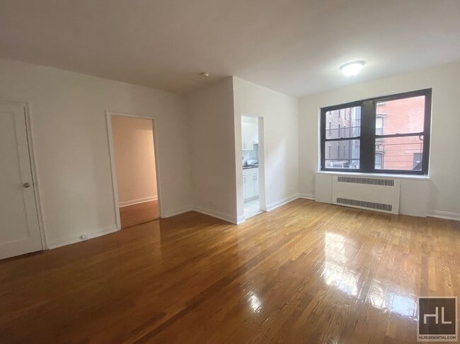 Primary Photo - EAST 55 STREET