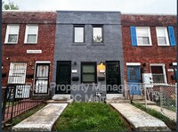 Building Photo - 1447 Holbrook St NE