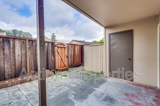 Building Photo - 1963 Landess Ave