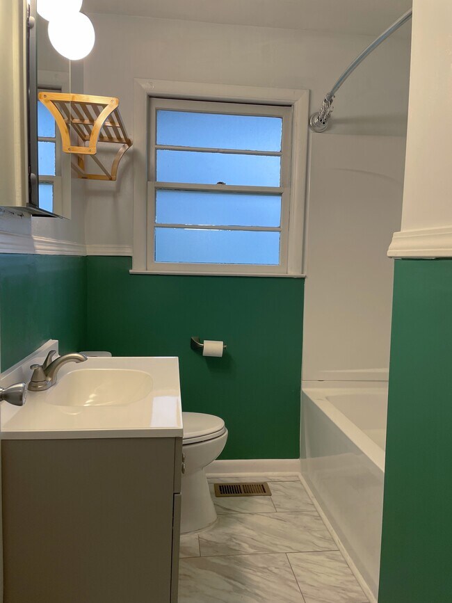 Building Photo - 601 N 5th St