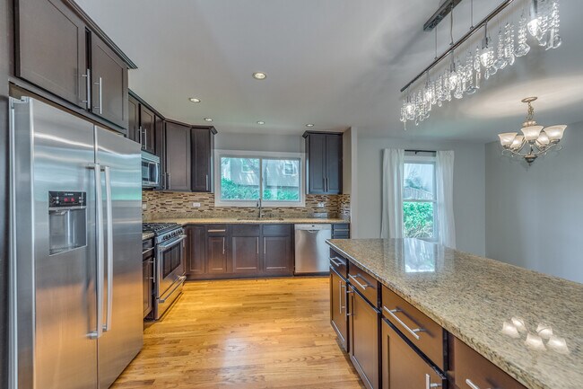 Building Photo - 912 Bedford Ct