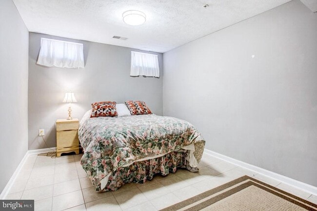 Building Photo - 5036 Finsbury Rd