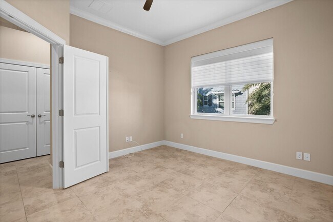 Building Photo - 5912 Anchorage Way S