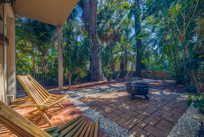 Building Photo - 330 Lang Ct N