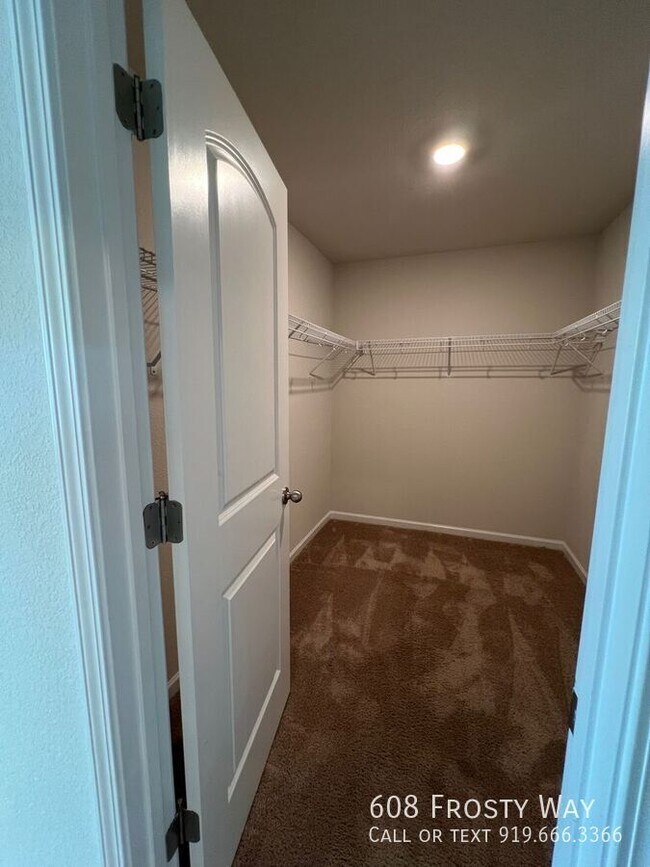 Building Photo - 608 Frosty Way