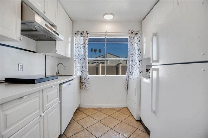 Building Photo - 18521 Mayall St