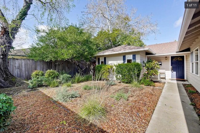 Building Photo - Spacious & Bright Home Close to Parks, Schools, Shopping and More!
