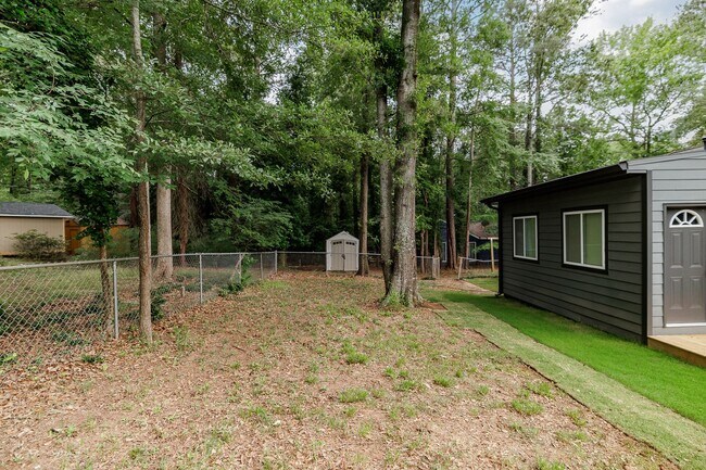 Building Photo - Newly Renovated East Side Home!