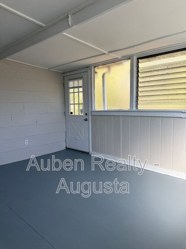 Building Photo - 1547 Heath St