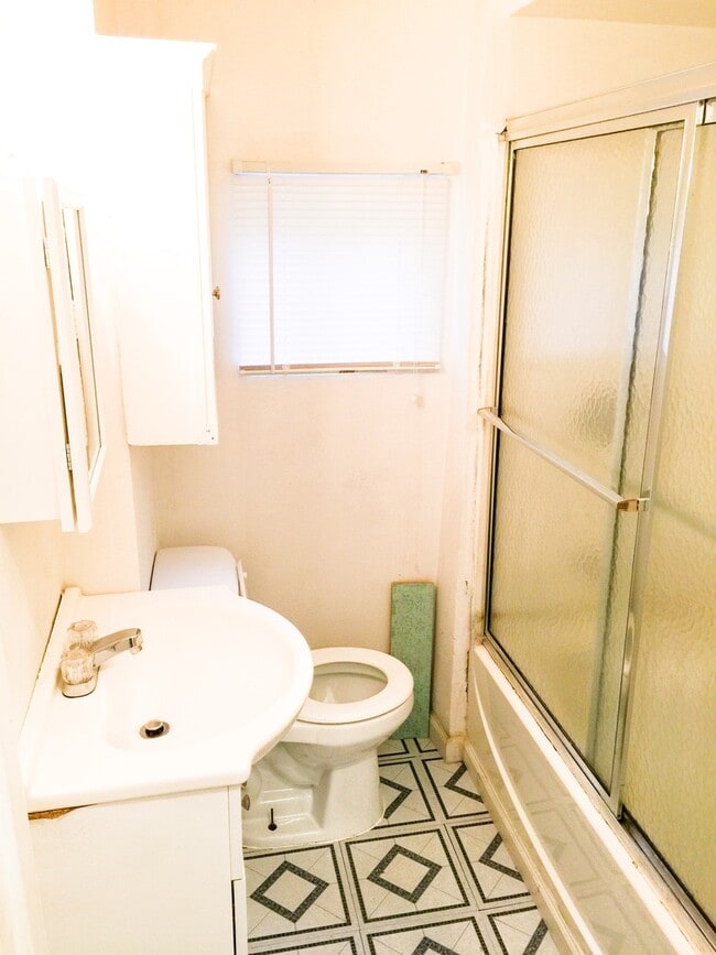 Building Photo - 2BR/1BA Single Family House with basement work-space and big yard!