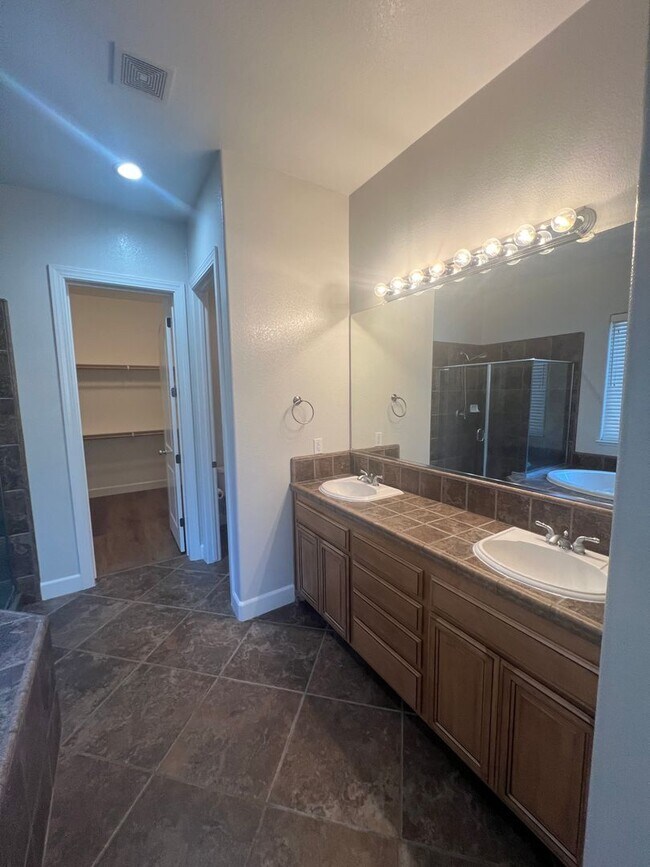 Building Photo - 721 Bluestone Cir