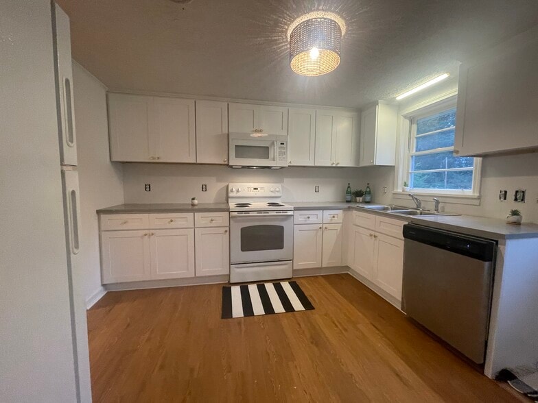 Newly Remodeled Kitchen - 1001 Moreland Dr