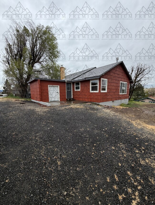 Building Photo - Cozy 2 bedroom 1 bath updated home!