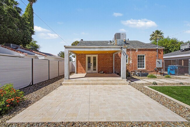 Building Photo - 311 West Campbell Ave