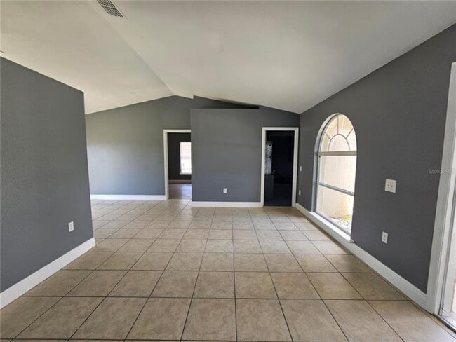 Building Photo - 635 Parakeet Ct