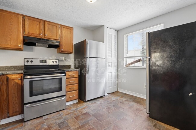Building Photo - 3850 Julia Ct