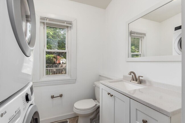 Building Photo - Perfect home in the heart of a great commu...