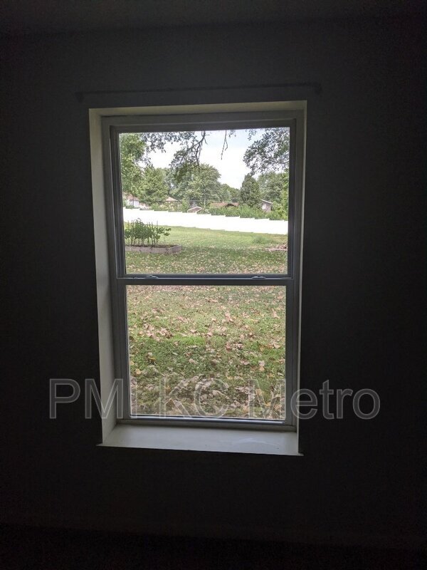 Building Photo - 16008 E T C Lea Rd