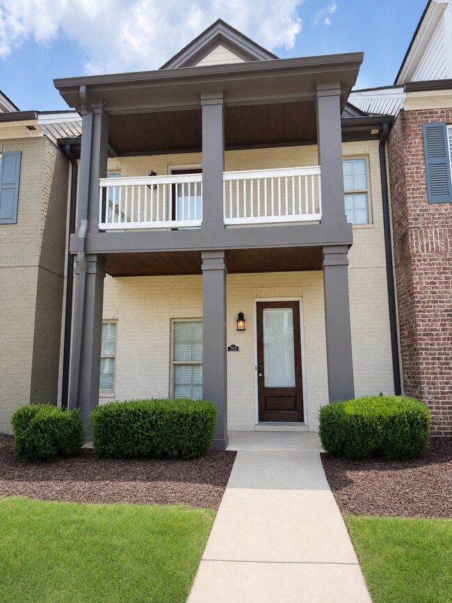 Building Photo - Pinnacle Park Townhomes -- Furnished, Utilities Included
