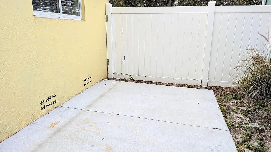 private courtyard - 2344 1st Ave N