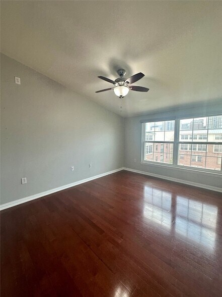 Building Photo - 2305 Worthington St