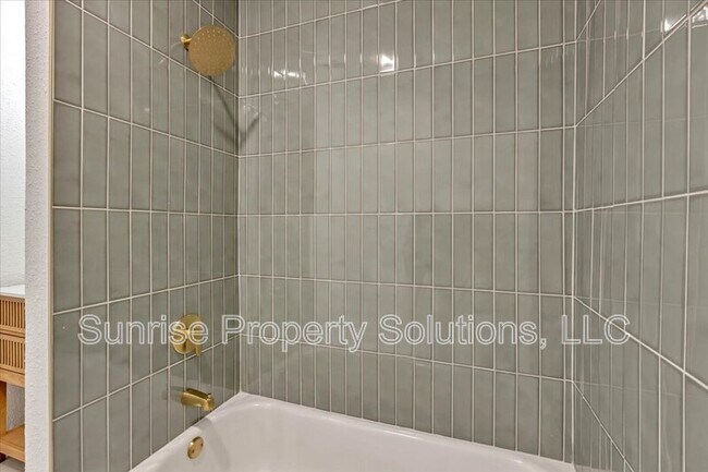 Building Photo - 1704 NW 32nd St