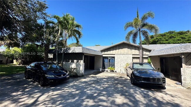 Building Photo - 566 SW 20th Ct