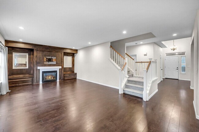 Building Photo - Enjoy this Spectacular Parklike backyard with Landscaping Included in Rent