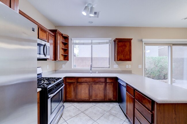 Building Photo - ***MOVE IN SPECIAL*** Spacious 3-Bed Home w/ Private Paver Patio in Gated Community w/ Pool & Park