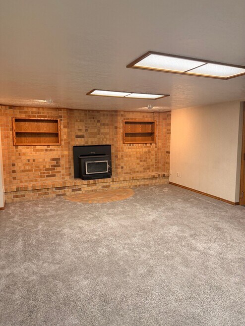 Building Photo - 486 Clover View Dr