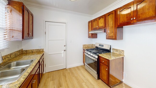 Building Photo - Adams apartments...Newly Remodeled 2 Bedroom Apartment! CALL NOW!